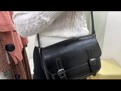 ❤️ Мастурбатсияи оммавии зани ҷавон ФералБерри бо дилдо дар утоқи мувофиқ Секс дар мо ❌❤